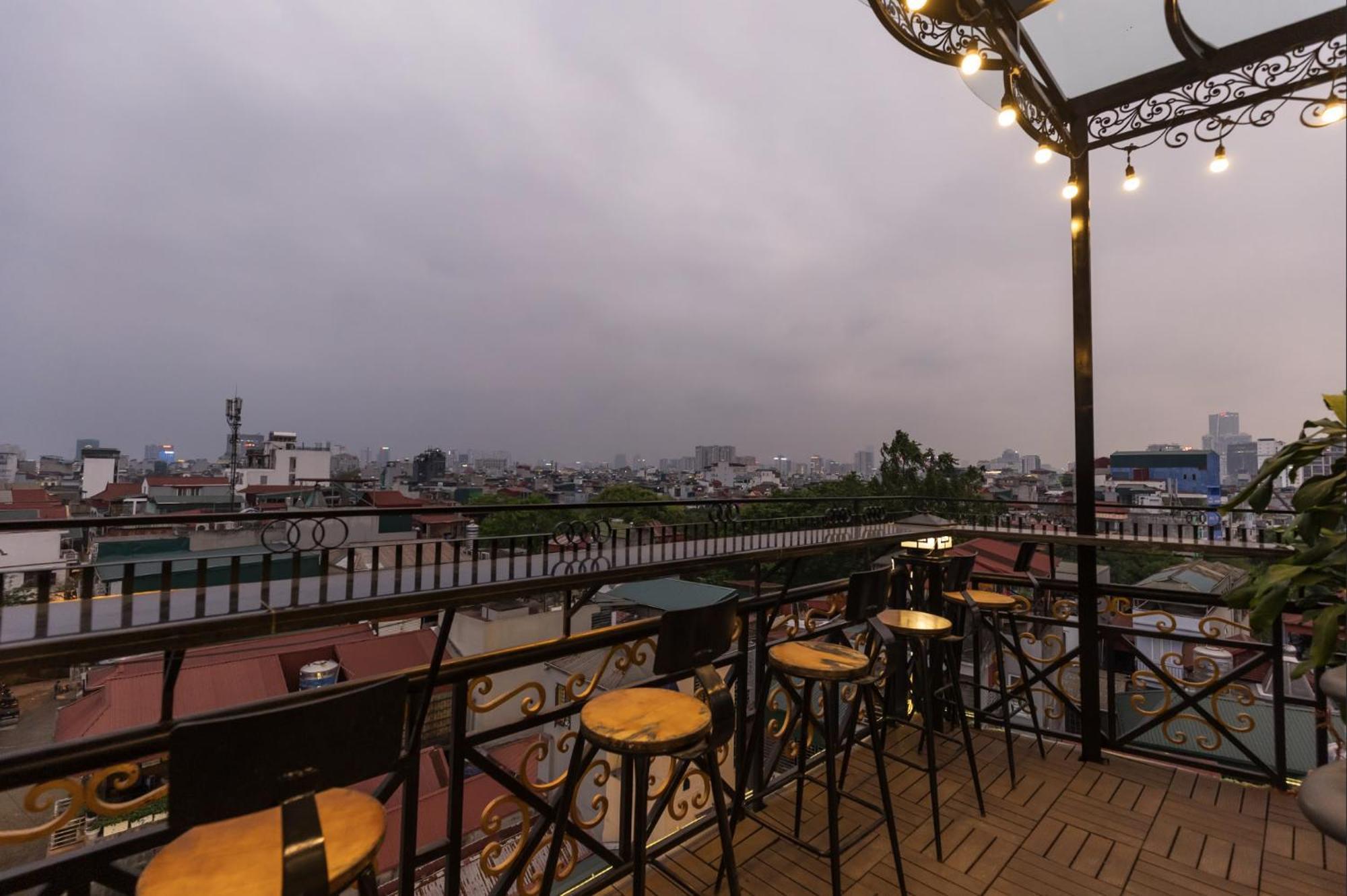 Light House & Rooftop Homestay *